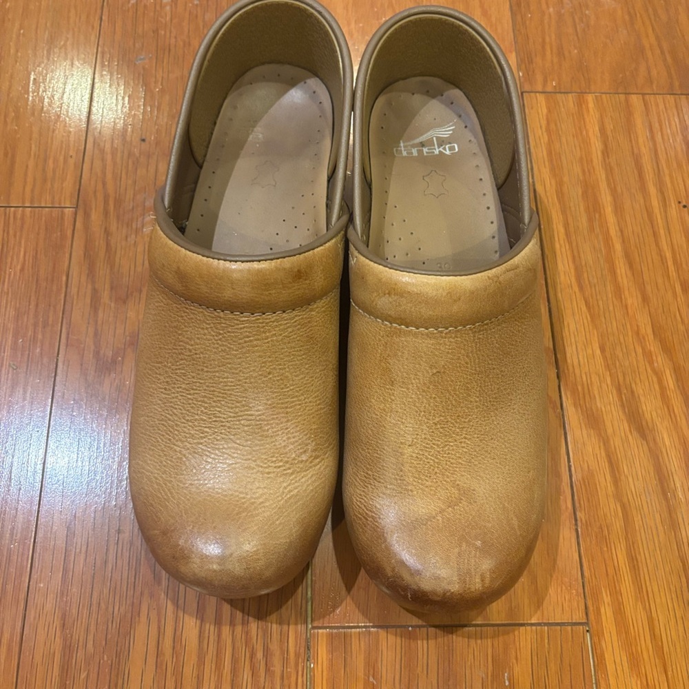 Dansko Honey Distressed Clogs Size 39